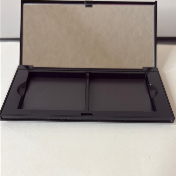 Mary Kay Black Eyeshadow Palette Sleek Design - Picture 3 of 5